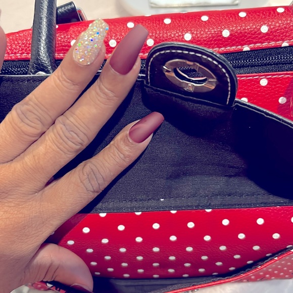 Minnie Mouse Satchel LN & Free Cherry Keychain, Free Ring Band & Croc Keychain - Picture 10 of 10
